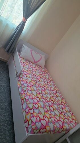 single bed with matress