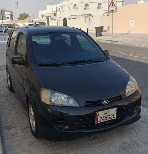 Daihatsu YRV 2002