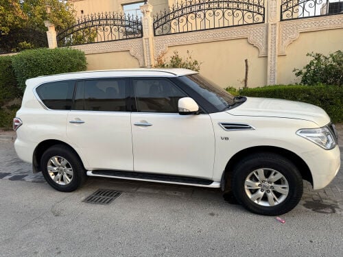Nissan Patrol SE with sunroof.