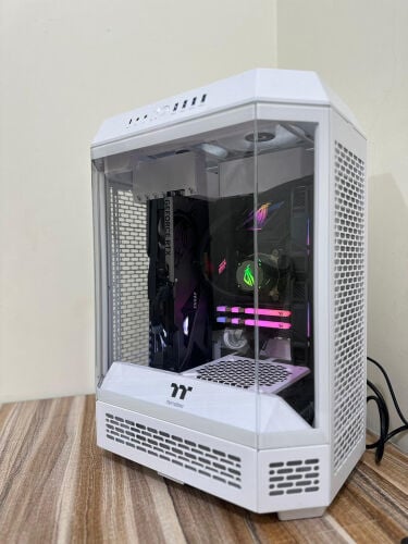 White Gaming and Work RTX 5070 PC