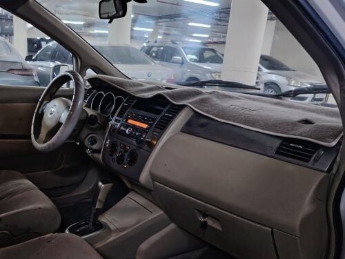 Nissan tida 2011