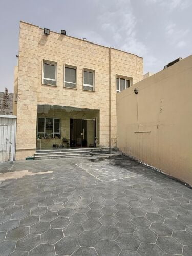 فيلا بحالة جديدة بموقع و سعر مميز