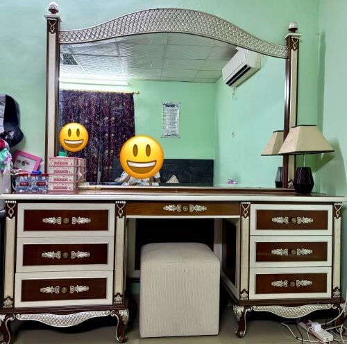 dressing table . Length 200m