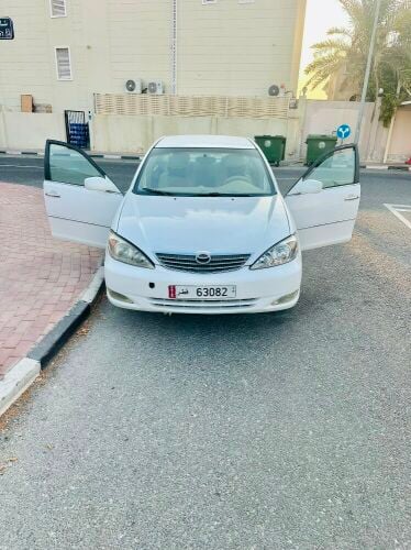 سيارة تايوتا كامرى نضيفة