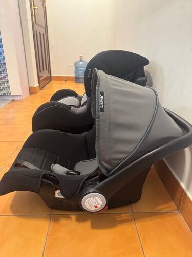 FOR SALE – CHILD CAR SEAT & BABY CO