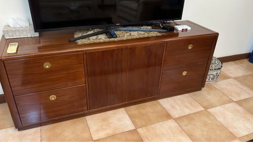 ‏Table