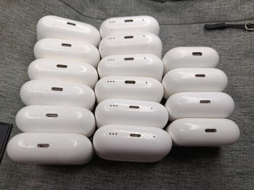 AIRPODS PRO 2 LIGHTING