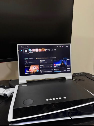 بلايستيشن ٥+ شاشة جي ستوري 