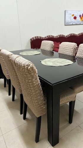 طاولة سفرة و6 كراسي ومرآتان