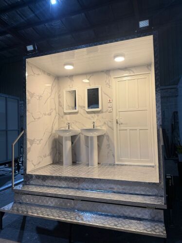 Caravan 3/2.45 toilet