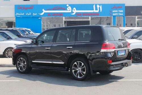Toyota Land Cruiser GXR
Grand Touri