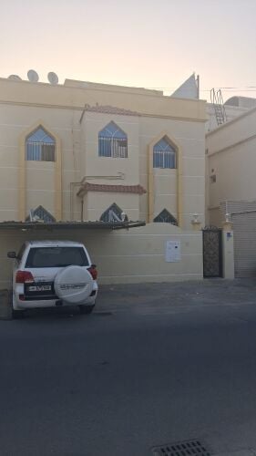 للبيع فيلا معيذر
.