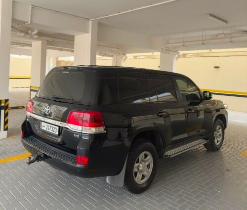 2020 land cruiser black