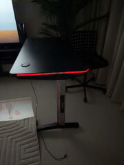 للبيع طاولة قيمنق مستعمله ممتازه 
