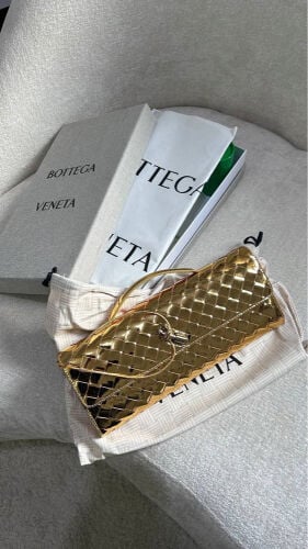 Bottega Veneta Andiamo Clutch Gold 