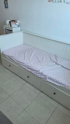 Ikea HEMNES Bed frame and 1 Mattres