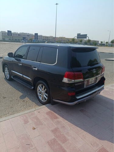 LX570