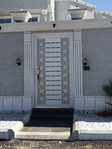 نقوم بجميع الحدادة ترتيب وتركيب ا