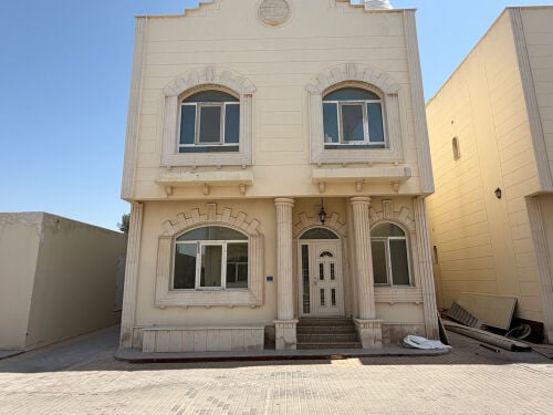 للايجار داخل مجمع مريخ اسبير