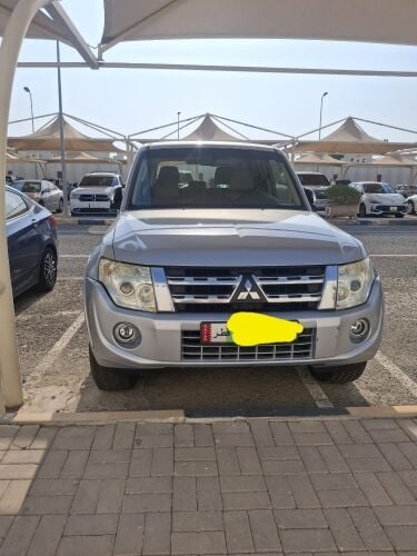 سياره نظيفه من الداخل والخارج