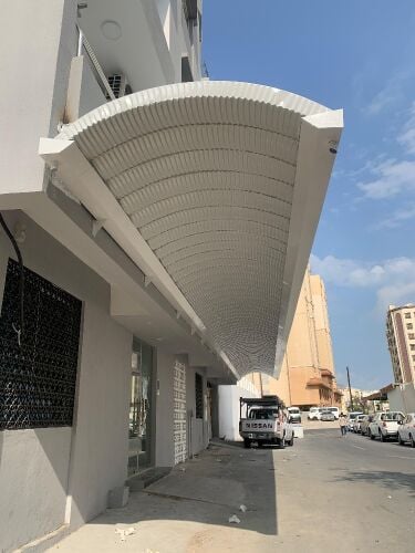 أعمال الحدادة والسياج وغيرها.