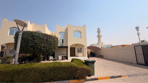 villa in a compound for rent 