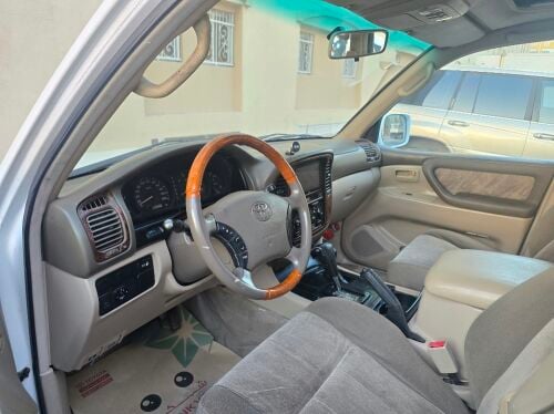Toyota land cruiser vxr v8