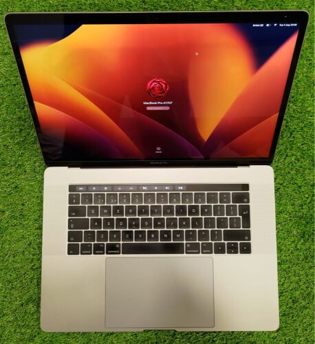 MacBook Pro||Core i7||16GB||512GB||