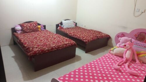سرير عدد ٣ دولاب كبير عدد ١ طولة