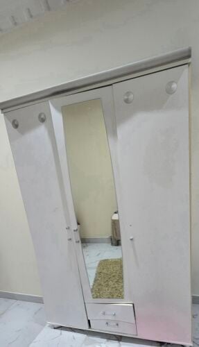 دولاب ملابس