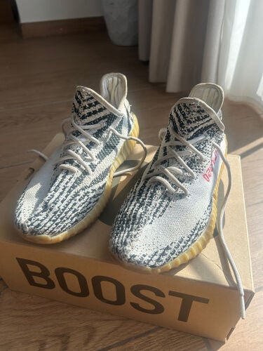 Adidas Yeezy Boost 350 V2 Zebra