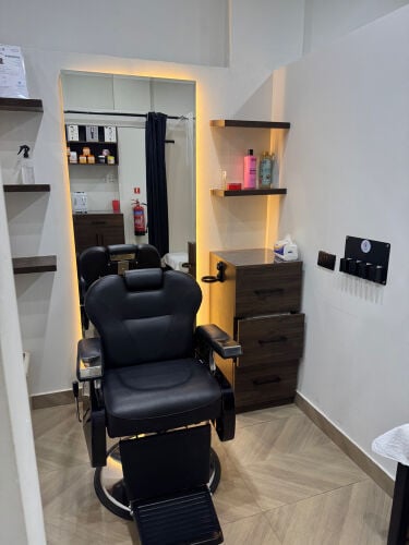 Men’s Barbershop for Sale – Doha