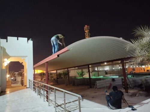 تعمل المظلات الحديثة سريعة الفتح 