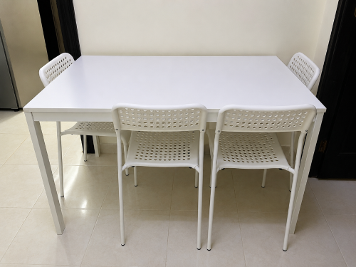 IKEA EXTABLE TABLE WITH CHAIRS