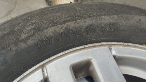 205/60 R16 tyre and rim