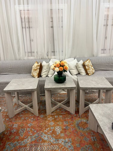 Selling 3 almost new tables