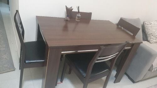 طاولة سفرة واربع كراسي