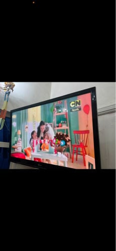 LG TV, standard, in good condition
