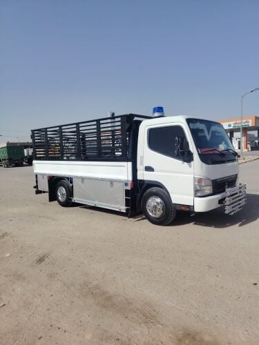 سيارة لنقل الداخلي والخارجي
