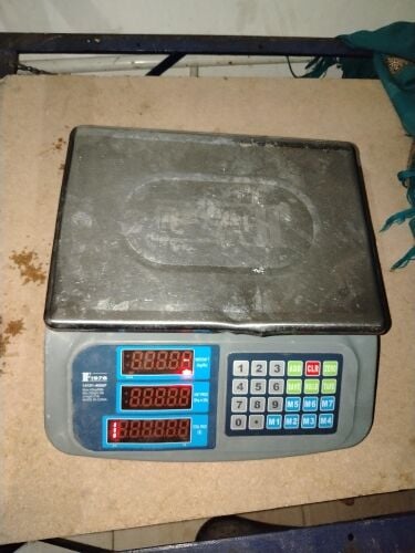 electric scale / Meezan
