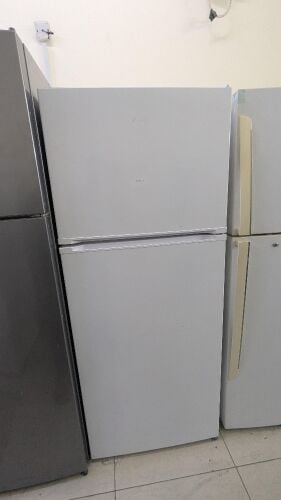 ثلاجة كبيرة الحجم للبيع