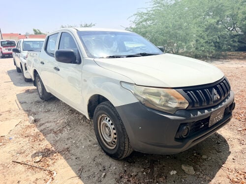 Mitsubishi L200 petrol 2016
