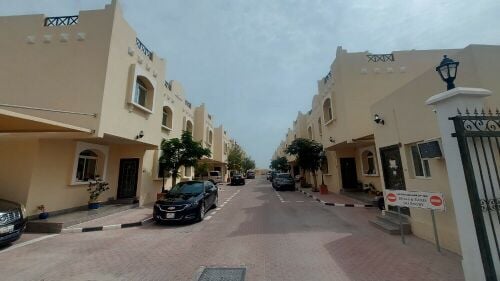 5 Room Villa for rent in compound