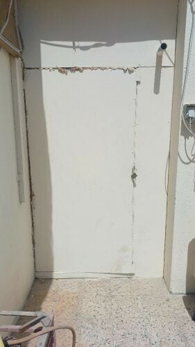 للببع باب حديد بحاله ممتازه