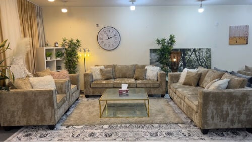 Homes r us brand sofa set 