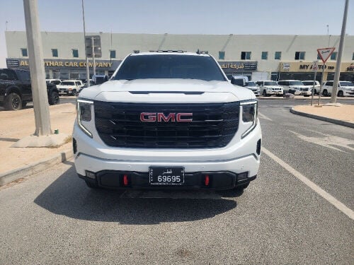 GMC 2024 White 