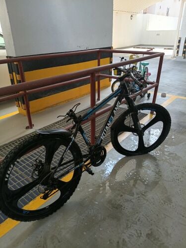 Used bycicle only front wheel damg
