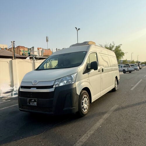 Toyota hiace 2022 6 cylinder