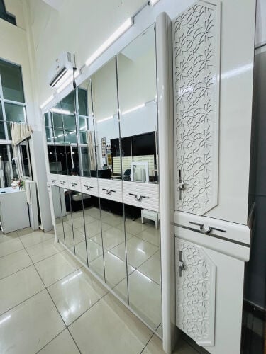 8 door cabinet for sell 