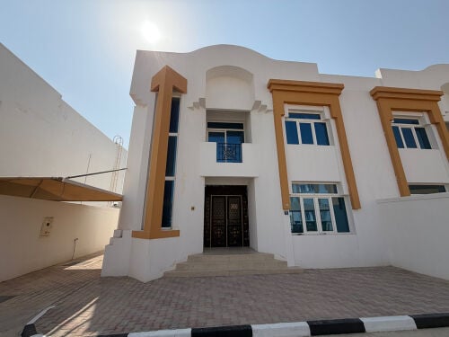 للايجار فيلا داخل مجمع ام صلال